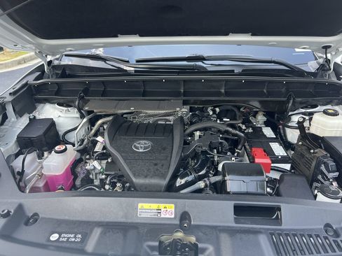 Used 2023 Toyota Highlander LE FWD image 35