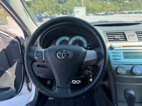 Used 2011 Toyota Camry SE FWD image 13