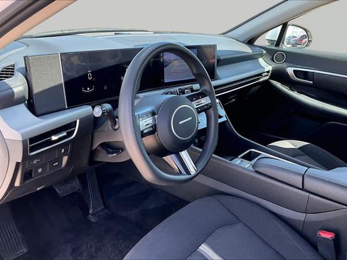 Used 2025 Hyundai Sonata SEL FWD image 17