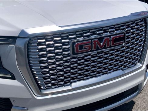 Used 2023 GMC Yukon Denali AWD/4WD image 28