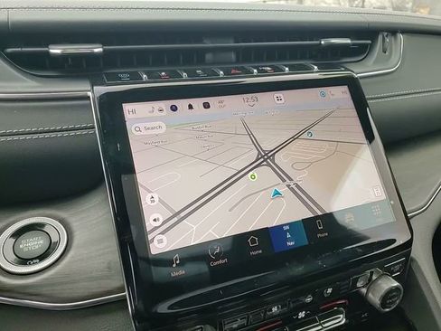 Used 2023 Jeep Grand Cherokee Overland w/ Luxury Tech Group IV image 19