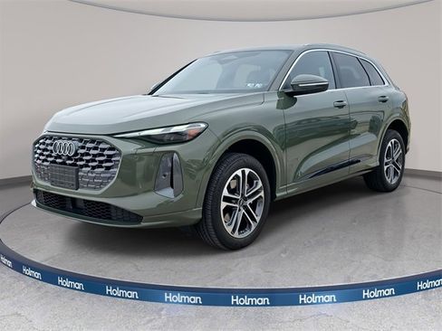 Used 2025 Audi Q5 Premium w/ Convenience Package image 1