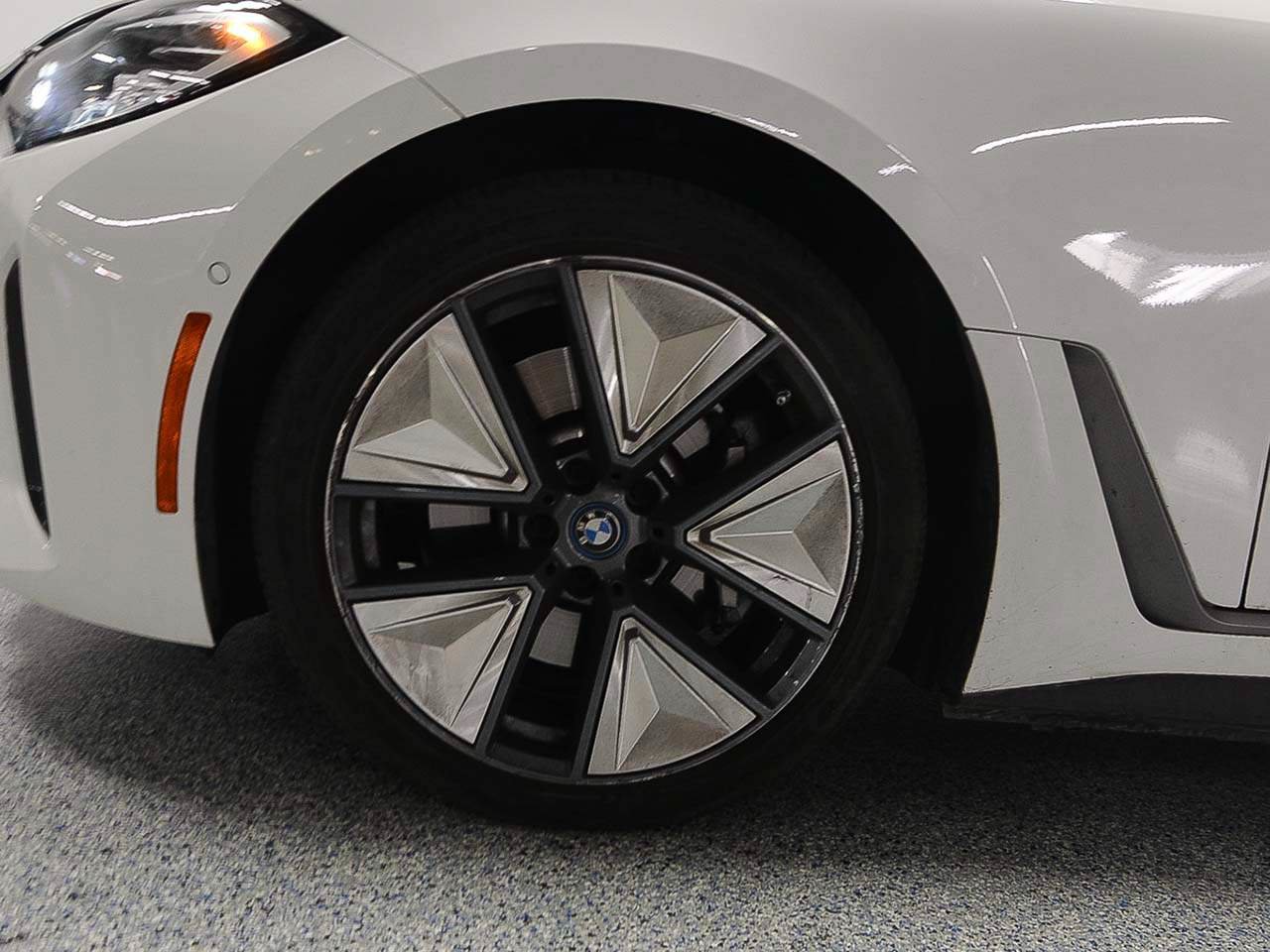 Used 2023 BMW i4 eDrive40 RWD image 5