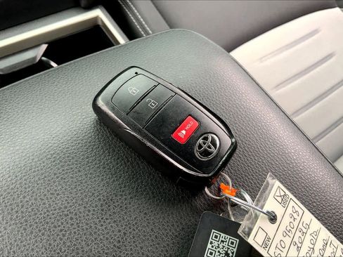 Used 2025 Toyota Tacoma TRD Sport image 14