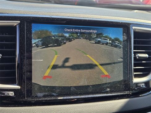 Used 2024 Chrysler Pacifica Touring-L image 17