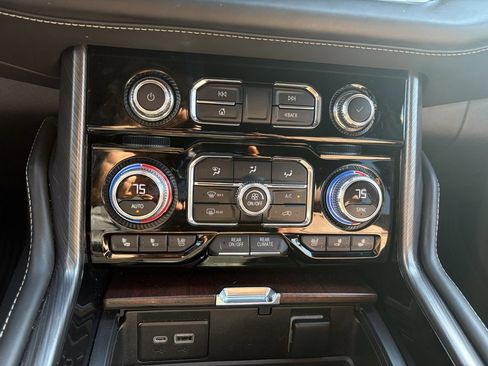 Used 2023 GMC Yukon Denali Ultimate image 23