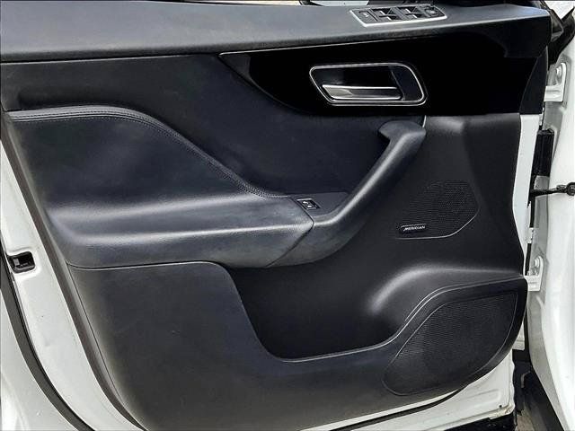 Used 2019 Jaguar F-PACE AWD/4WD image 15