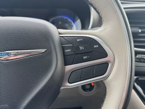 Used 2011 Chrysler Town & Country Touring-L w/ Entertainment Group #2 image 25