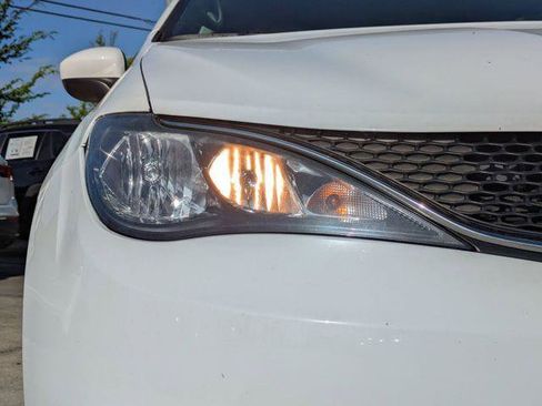 Certified 2021 Chrysler Voyager Lxi FWD image 10