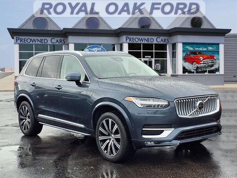 Used 2023 Volvo XC90 B6 Plus image 1
