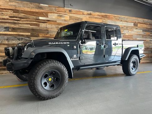 Used 2017 Jeep Wrangler Unlimited Rubicon w/ Cold Weather Group AWD/4WD image 13