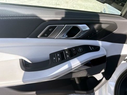 Used 2024 BMW X5 sDrive40i w/ M Sport Package RWD image 19