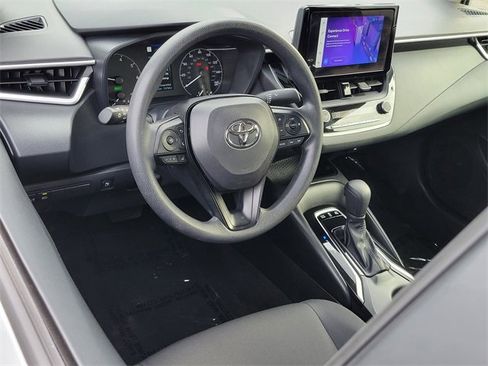Used 2025 Toyota Corolla LE image 3