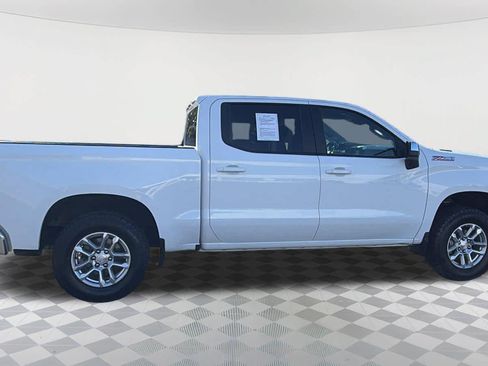 Used 2022 Chevrolet Silverado 1500 LT AWD/4WD image 4