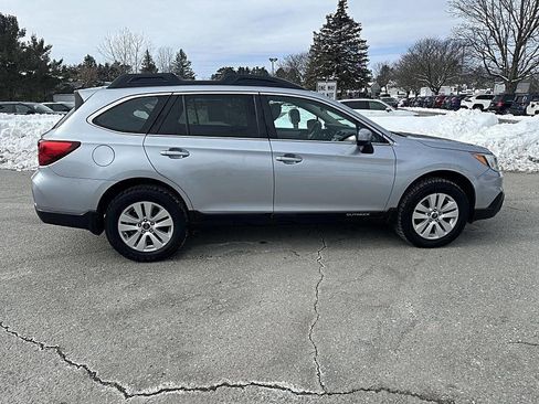 Used 2016 Subaru Outback 2.5i Premium image 6