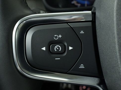 Used 2024 Volvo XC40 B5 Plus w/ Climate Package image 45