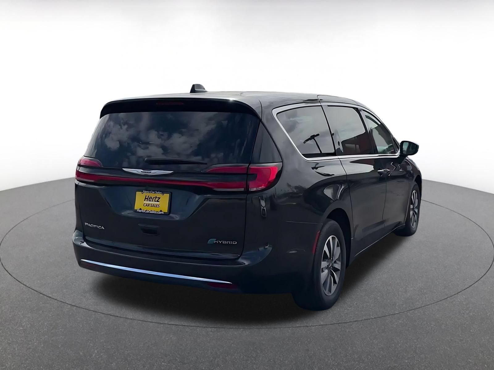 Used 2023 Chrysler Pacifica Touring-L FWD image 14