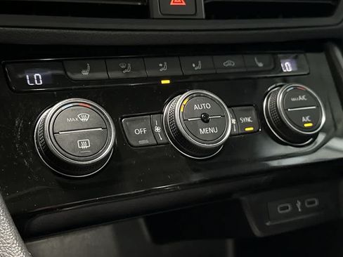 Used 2024 Volkswagen Jetta SE w/ Panoramic Sunroof Package FWD image 20