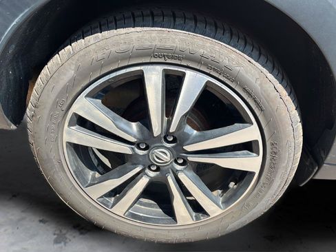 Used 2019 Nissan Kicks SV FWD image 11
