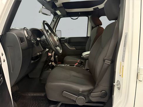 Used 2018 Jeep Wrangler Unlimited Sport S AWD/4WD image 12