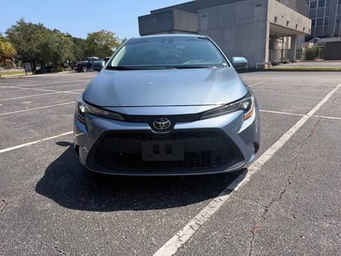 Used 2021 Toyota Corolla LE FWD image 2