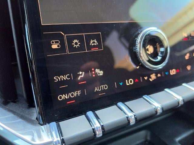 Used 2026 GMC Acadia Elevation w/ Elevation Premium Package FWD image 22