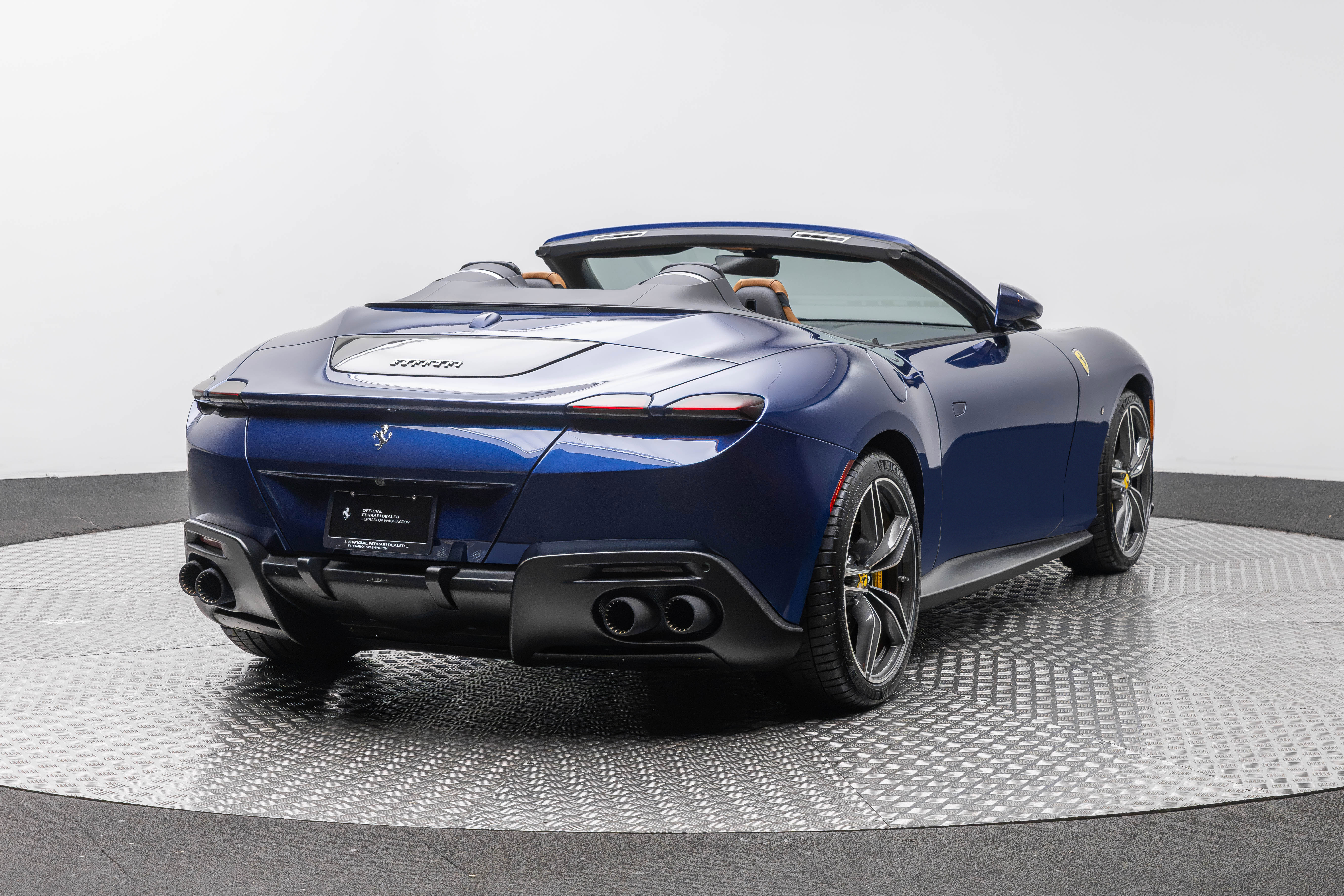 Used 2025 Ferrari Roma Spider RWD image 7