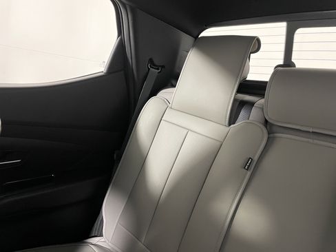 Used 2023 Hyundai Santa Cruz SEL Premium image 14