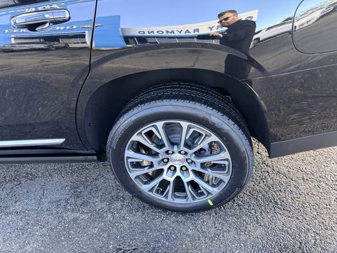 New 2026 GMC Yukon Denali w/ Denali Reserve Package image 9
