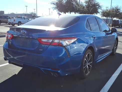 Used 2019 Toyota Camry SE image 4