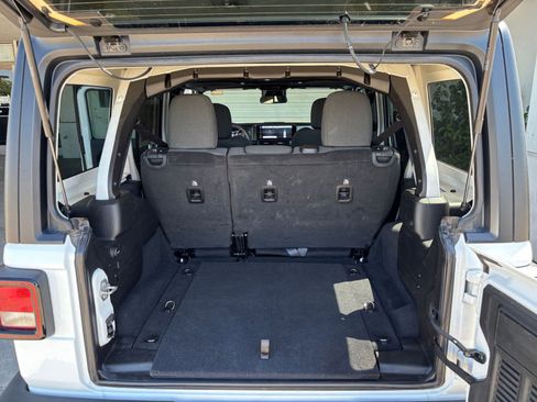 Used 2025 Jeep Wrangler Unlimited Sport AWD/4WD image 30