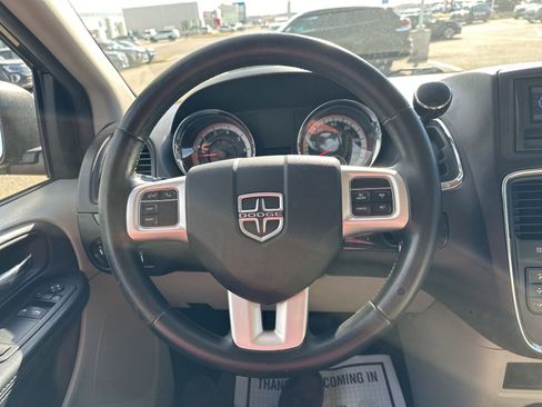 Used 2015 Dodge Grand Caravan American Value Package w/ UConnect Hands-Free Group FWD image 48