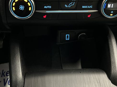 Used 2020 Ford Escape SE image 32