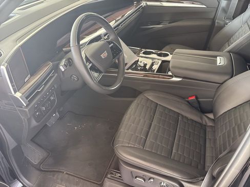 Used 2026 Cadillac Escalade Platinum Sport image 11