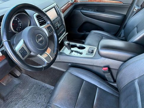 Used 2011 Jeep Grand Cherokee Limited w/ Trailer Tow Group IV AWD/4WD image 9