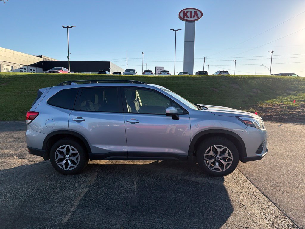 Used 2023 Subaru Forester Premium AWD/4WD image 4