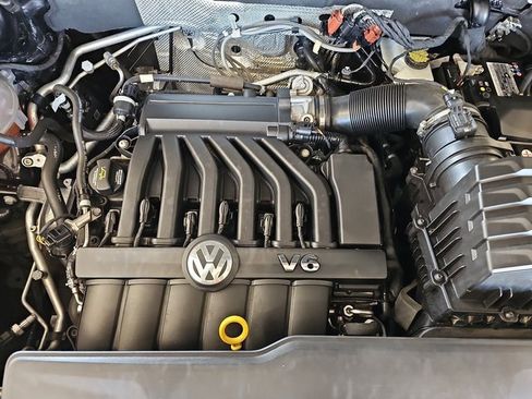 Used 2021 Volkswagen Atlas SEL R-Line image 33
