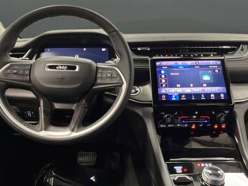 Used 2023 Jeep Grand Cherokee L Limited image 11
