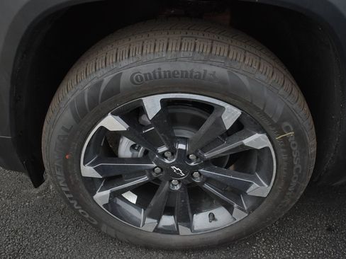 New 2026 Chevrolet Equinox RS w/ LPO, Floor Liner Package image 8