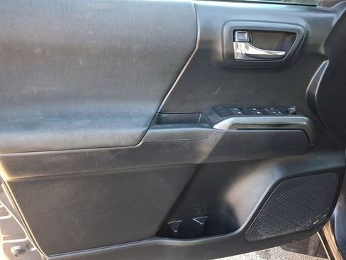 Certified 2019 Toyota Tacoma TRD Off-Road image 12