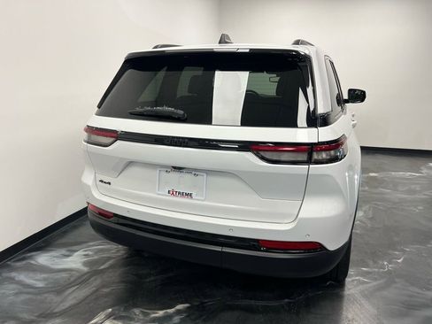 Used 2024 Jeep Grand Cherokee Altitude image 6