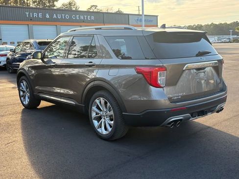 Used 2021 Ford Explorer Platinum w/ Premium Technology Package image 3