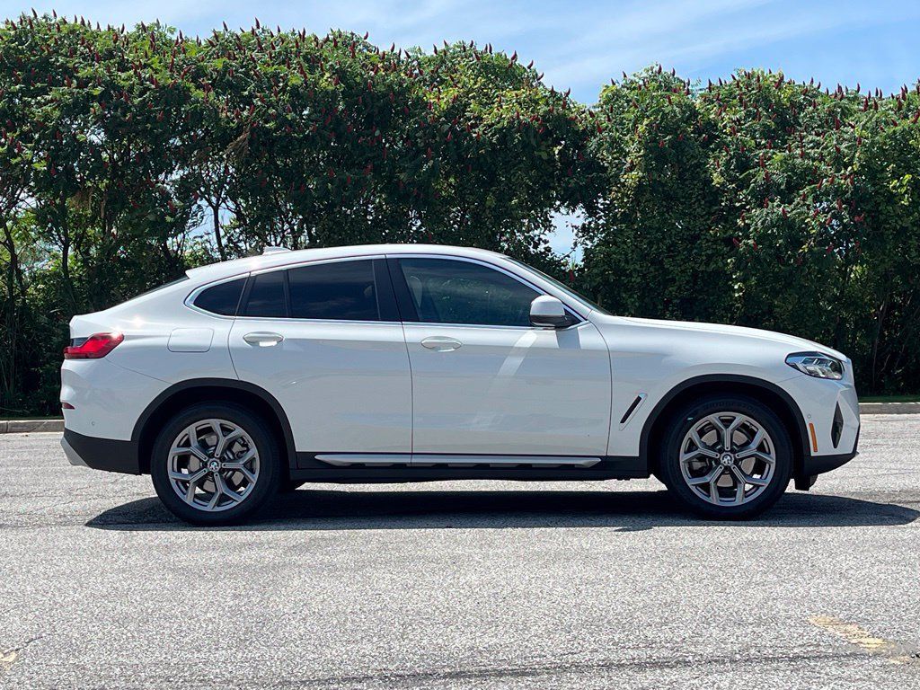 Certified 2025 BMW X4 xDrive30i w/ Premium Package AWD/4WD image 18