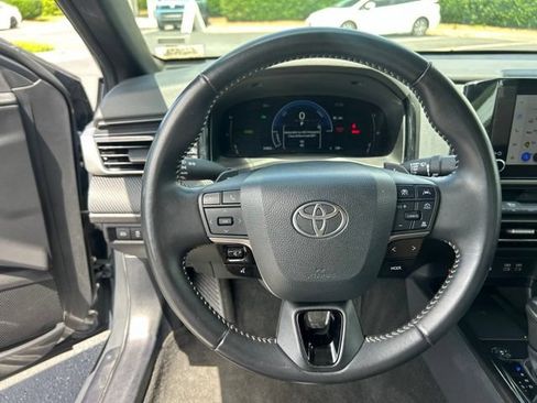 Used 2025 Toyota Camry SE FWD image 19