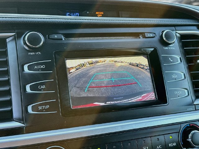 Used 2018 Toyota Highlander LE AWD/4WD image 13