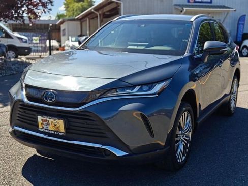 Used 2021 Toyota Venza XLE image 3