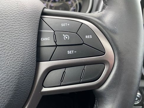 Used 2020 Jeep Cherokee Limited image 19