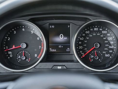 Used 2018 Volkswagen Tiguan SE image 39