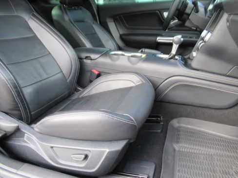 Used 2021 Ford Mustang GT Premium w/ Equipment Group 401A image 9