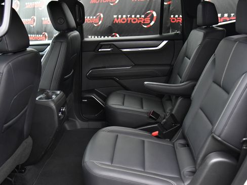 Used 2024 GMC Acadia Elevation image 44